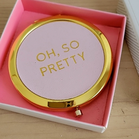 "Oh, So  Pretty"  Signature Compact Mirror - Picture 1 of 7